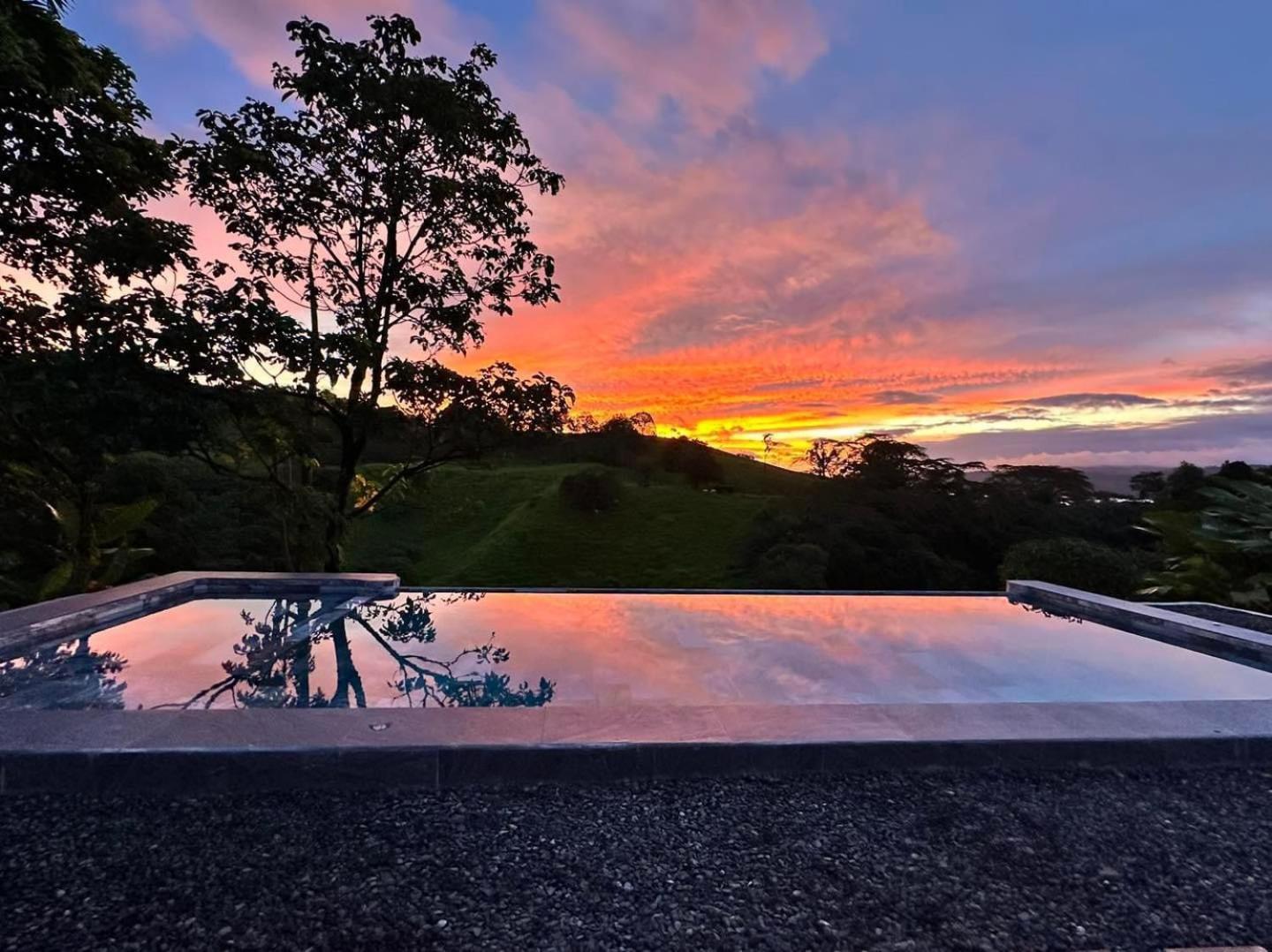 Chateau Arenal Hotel & Restaurante El Castillo ภายนอก รูปภาพ